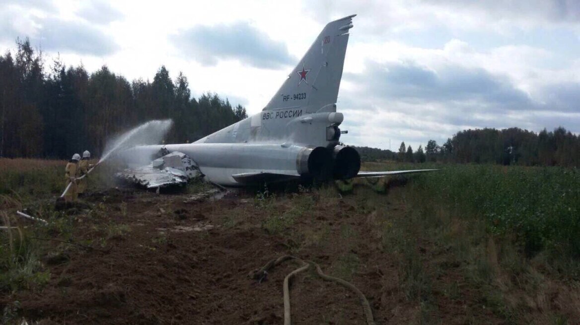 Russian Air Force Tu-22M Backfire Damaged In Runway Overrun Accident During Zapad 2017 Exercise (PHOTOS)