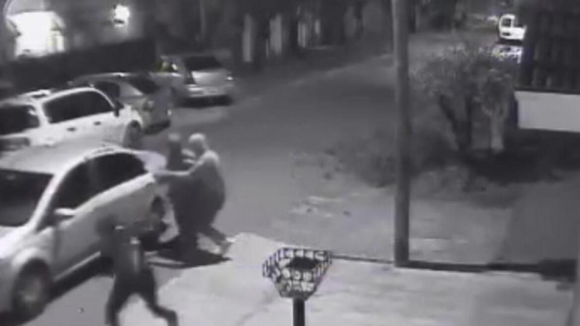 Βίντεο-σοκ: Η στιγμή που συμμορία αρπάζει 13χρονο αγόρι στη μέση του δρόμου