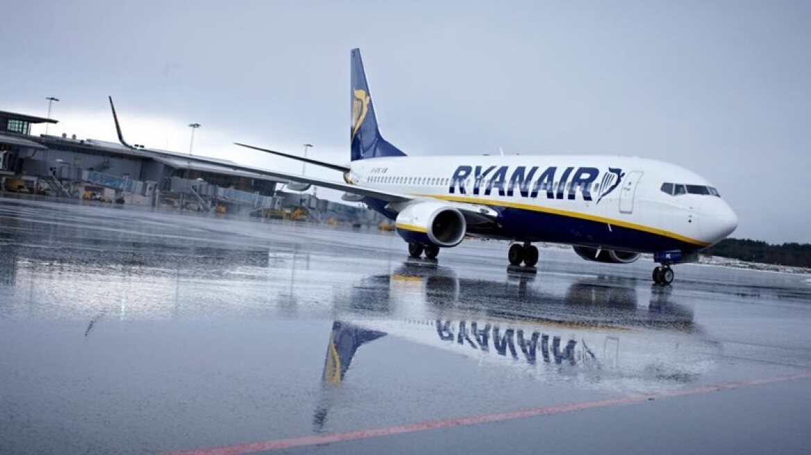 «Αναταράξεις» από τη Ryanair: Θα ακυρώνει 50 πτήσεις την ημέρα για... εβδομάδες