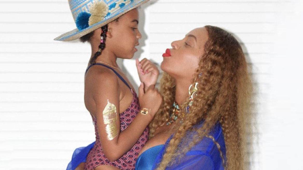 Η Blue Ivy φοράει τις Christian Louboutin γόβες της Beyonce πριν πέσει για ύπνο