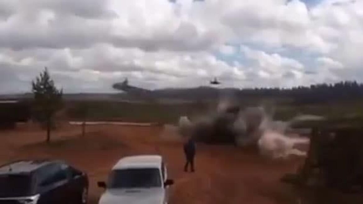 Watch moment Russian helicopter “accidentally fires rockets at bystanders” (VIDEO)