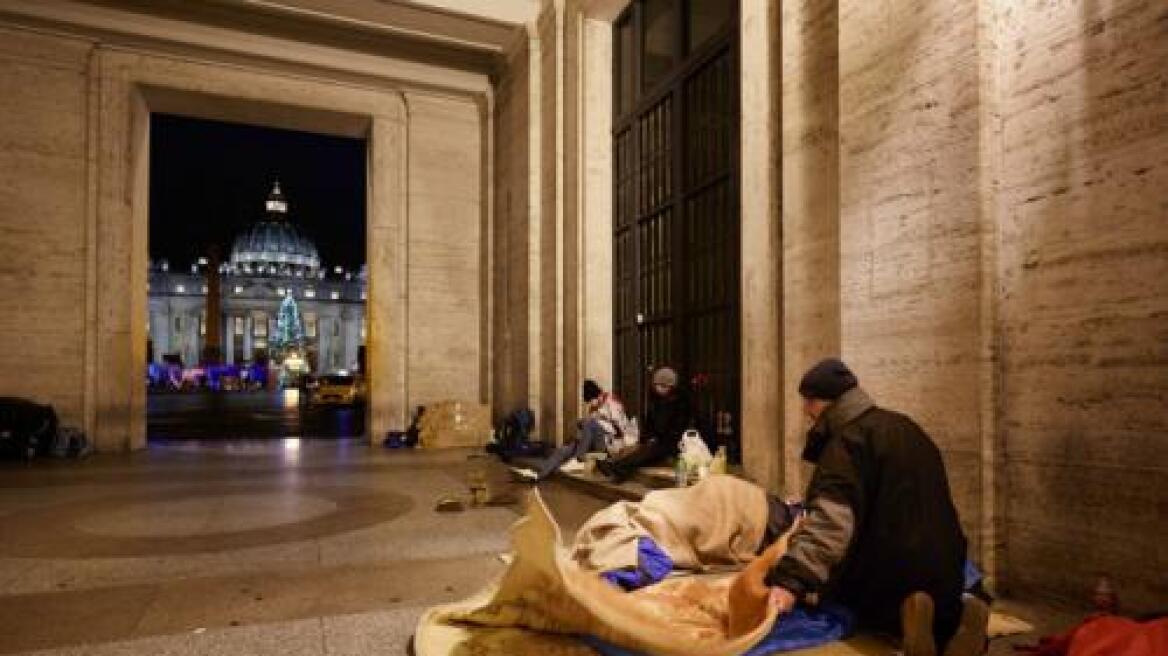 Απομακρύνουν τους άστεγους από το Βατικανό για λόγους... ασφαλείας
