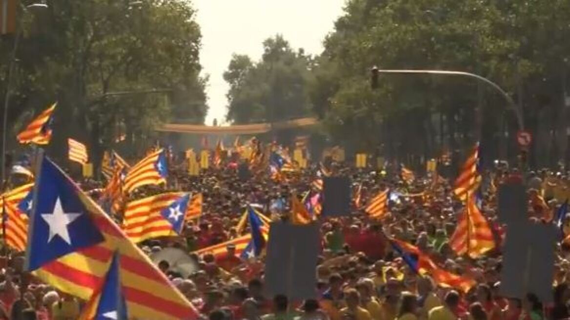 Καταλονία: Έκρυθμη η κατάσταση δύο εβδομάδες πριν από το δημοψήφισμα