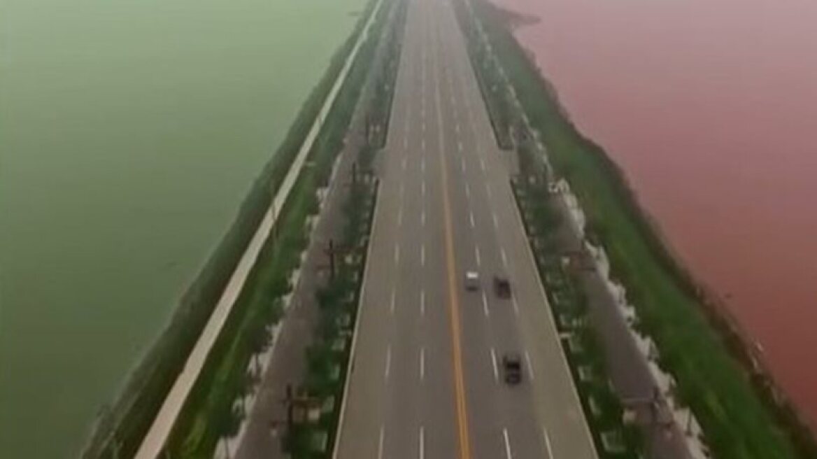 Lake in China coloured half pink, half green! (video)