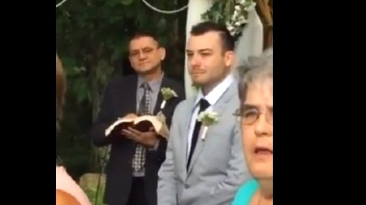 Βίντεο: Η πιο όμορφη αντίδραση γαμπρού όταν είδε τη νύφη!