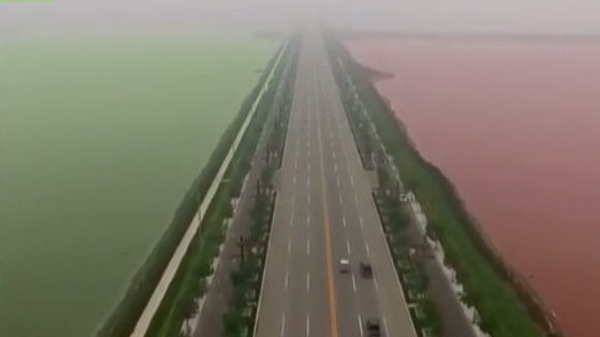 Η μυστηριώδης «Νεκρά Θάλασσα» της Κίνας: Είναι μισή πράσινη, μισή ροζ!