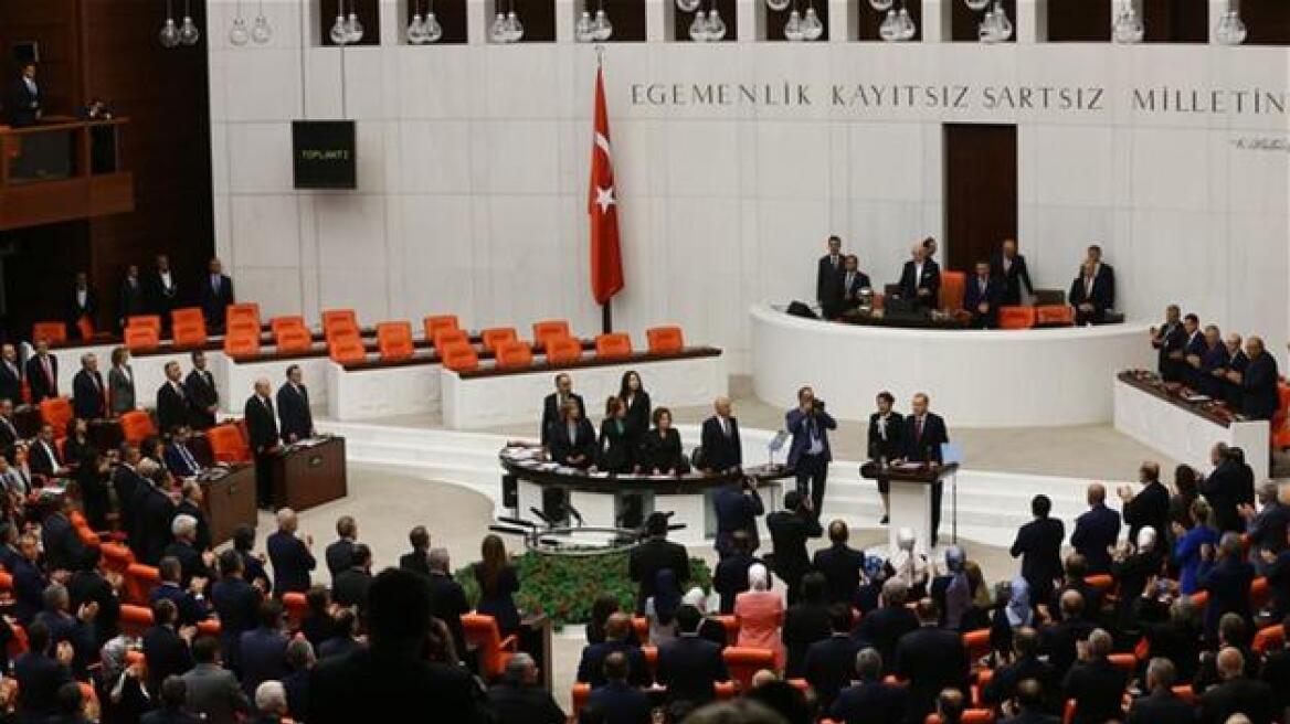 Η τουρκική βουλή ψηφίζει αύριο για αποστολή στρατού στο Ιράκ αν οι Κούρδοι ψηφίσουν ανεξαρτησία