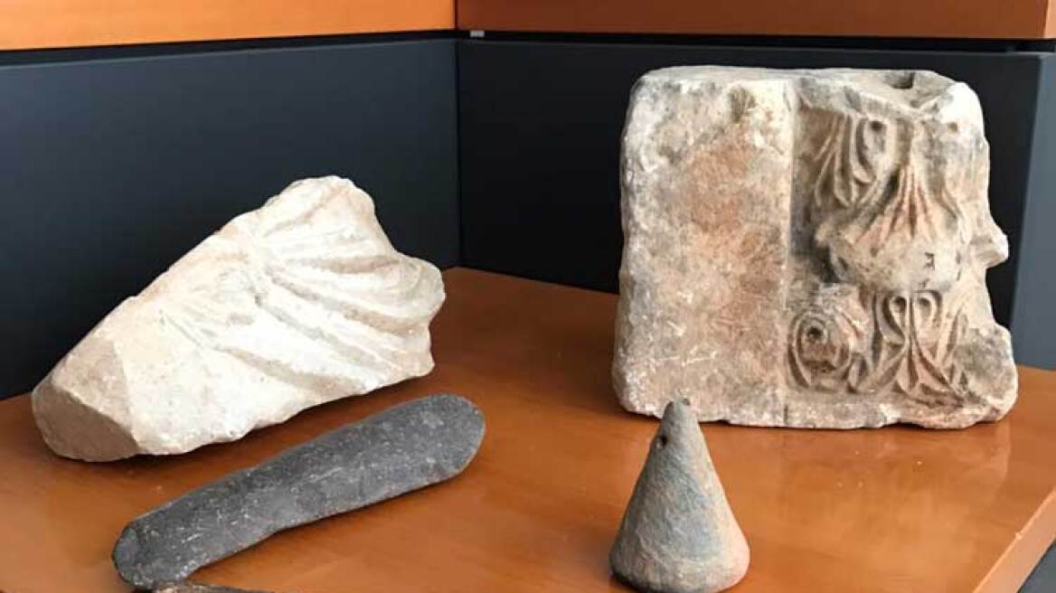 Ιωάννινα: Πέταξαν σάκο με αρχαία αντικείμενα στην άκρη του δρόμου