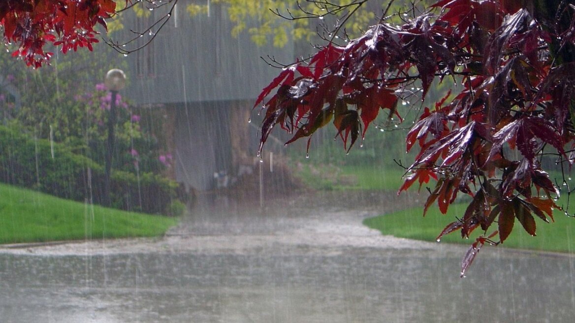 Καιρός: Ισχυρές βροχές και καταιγίδες στο μεγαλύτερο μέρος της χώρας