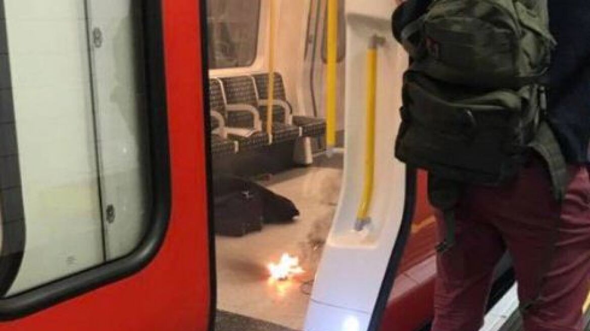 Πανικός σε σταθμό μετρό του Λονδίνου μετά από έκρηξη σε τσάντα