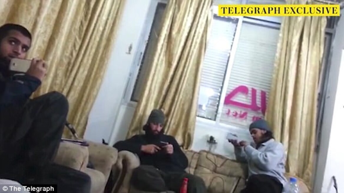 Βίντεο: Ο Τζιχάντι Τζον και άλλοι τρεις Βρετανοί τζιχαντιστές πίνουν αμέριμνα καφέ στη Συρία
