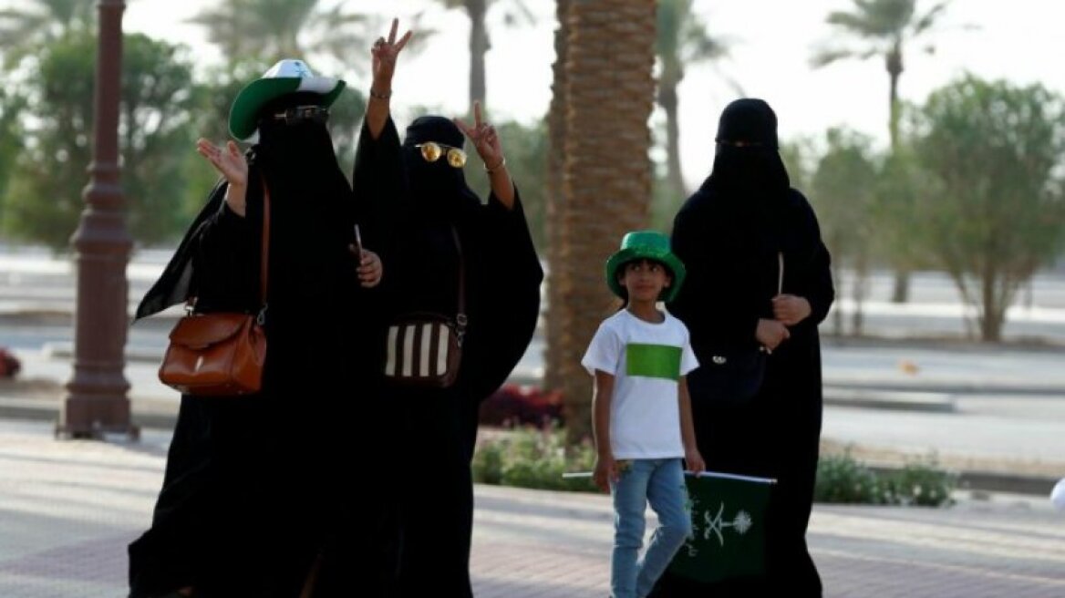 Σαουδική Αραβία: Aυτά τα 8 πράγματα απαγορεύονται ακόμα στις γυναίκες