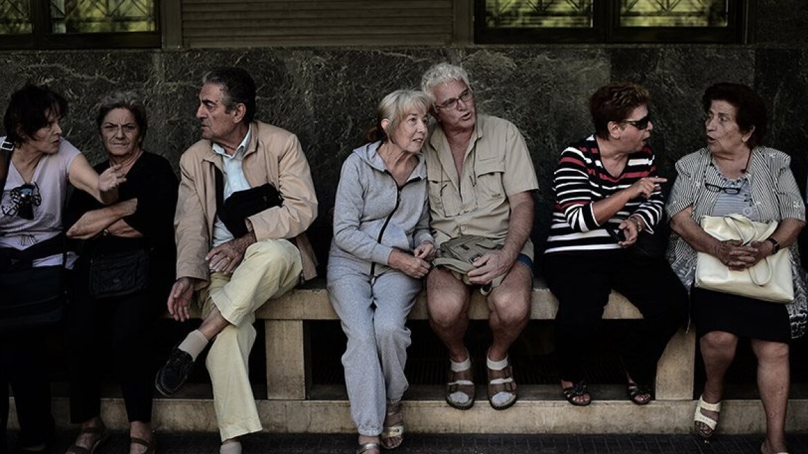 Greeks will be the oldest people in the world by 2025, says WHO