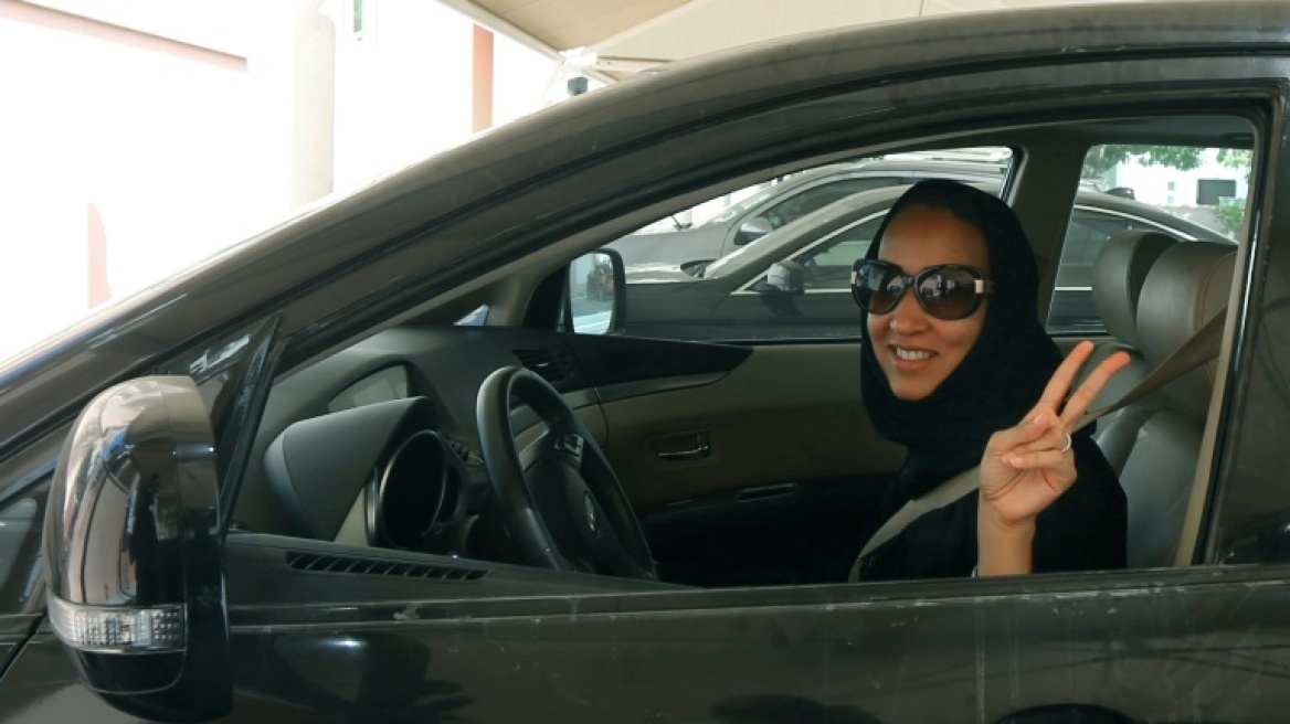 Επανάσταση στη Σαουδική Αραβία: Οι γυναίκες θα μπορούν να οδηγούν από τα 18
