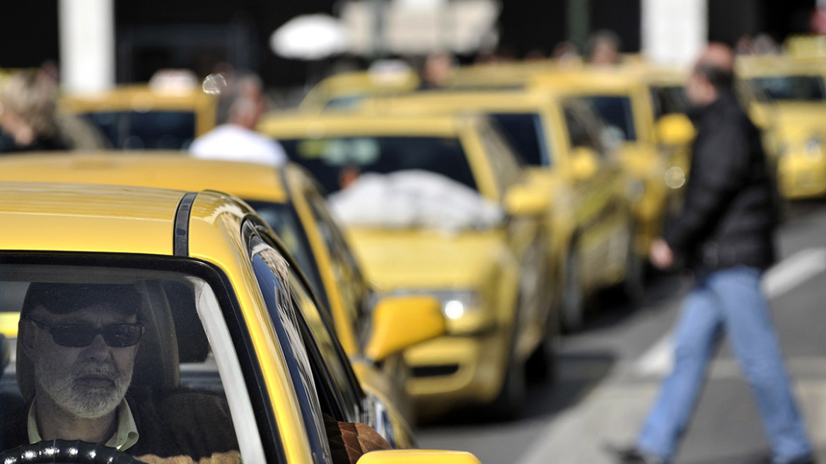 Προσπαθεί να τα μαζέψει ο Σπίρτζης για την Taxibeat: Ποιο νομοσχέδιο;