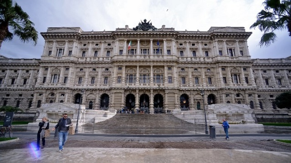 Δικαστήριο στην Ιταλία «έσπασε» τα ισόβια για παιδοκτόνο επειδή το παιδί ήταν υιοθετημένο