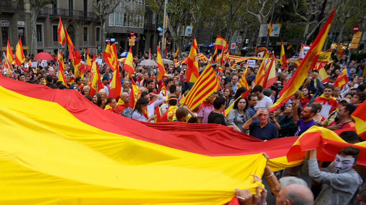 Άρχισε η μάχη της Βαρκελώνης: Η αστυνομία έχει αποκλείσει 1300 εκλογικά κέντρα