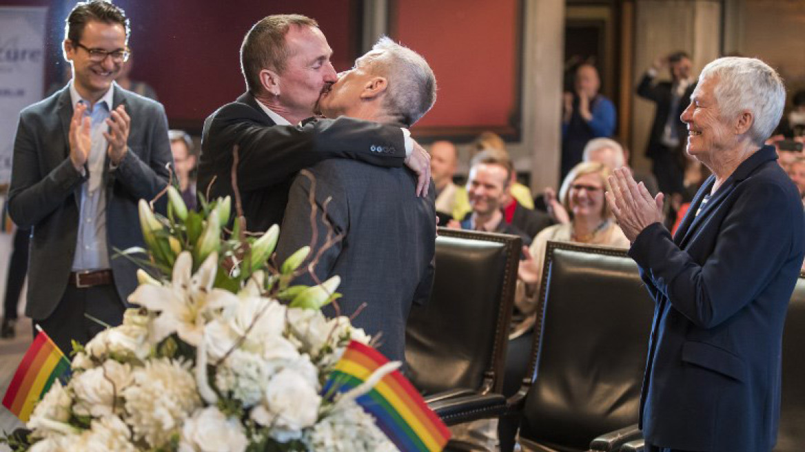 Ο πρώτος γάμος γκέι στη Γερμανία είναι γεγονός: Παντρεύτηκαν μετά από 38 χρόνια σχέσης