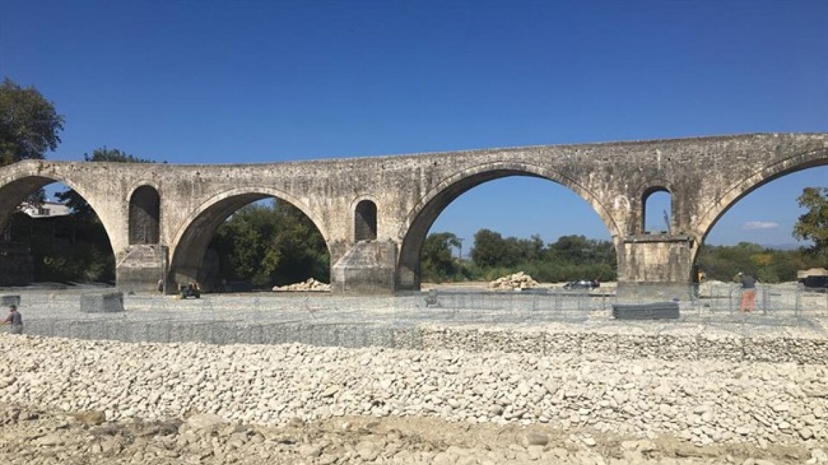 Ξεκίνησαν οι εργασίες θωράκισης του ιστορικού γεφυριού της Άρτας