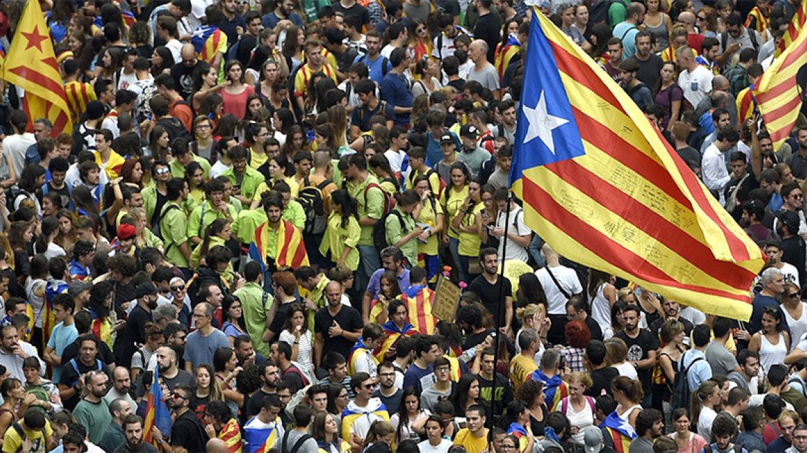 Μαζικές διαδηλώσεις στους δρόμους της Καταλονίας υπέρ της ανεξαρτησίας
