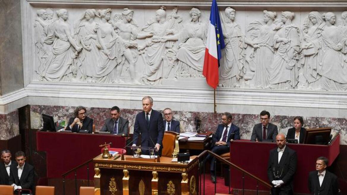 Γαλλία: Αριστερά και άκρα δεξιά ζητούν να αφαιρεθεί η σημαία της Ε.Ε. από την Εθνοσυνέλευση  