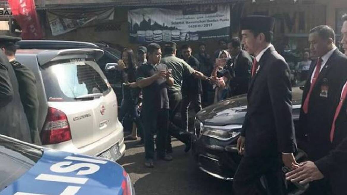 Ο πρόεδρος της Ινδονησίας κατέβηκε και πήγε με τα πόδια λόγω μποτιλιαρίσματος!