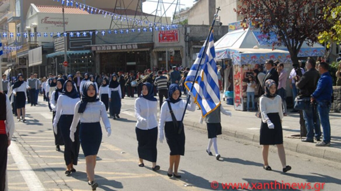 Greek school students all wear hijabs in Ksanthi parade for first time! (photos)