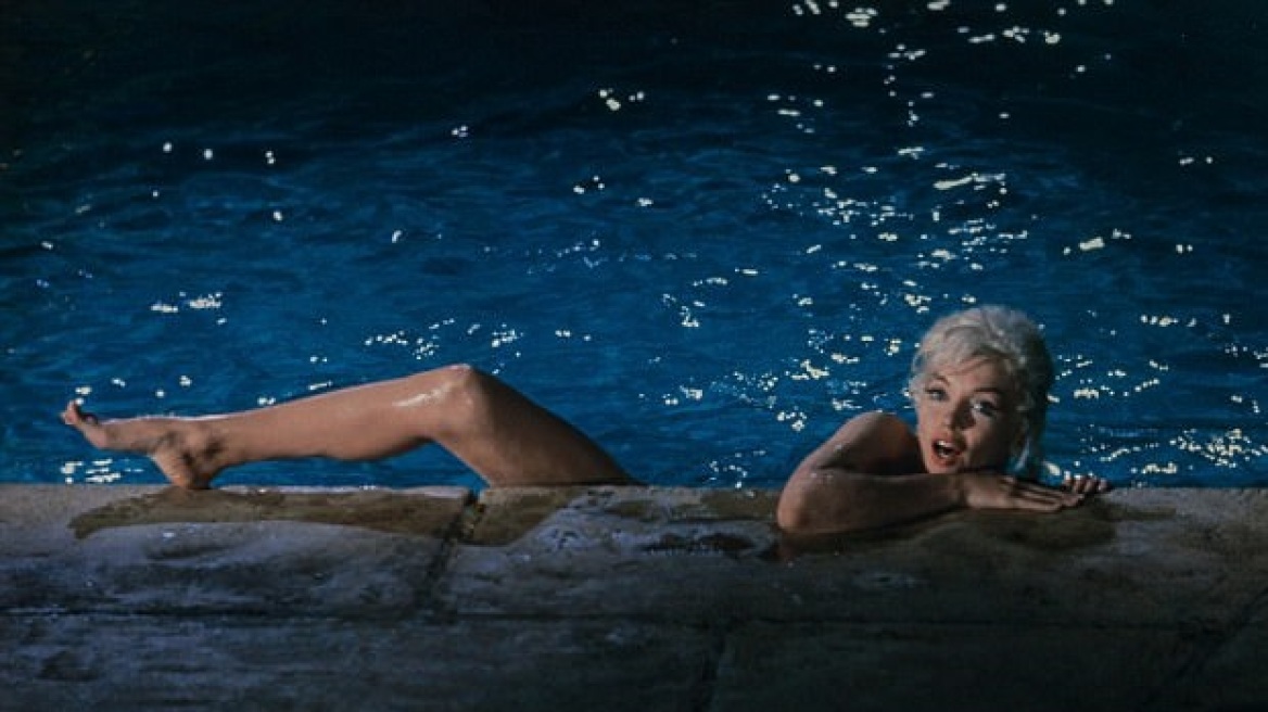 Γυμνή στην πισίνα της η Μονρόε: Σε δημοπρασία σπάνιες φωτογραφίες της θρυλικής σταρ