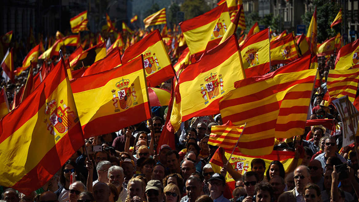 Βαρκελώνη: «Σεισμός» από 350.000 διαδηλωτές κατά της ανεξαρτησίας της Καταλονίας