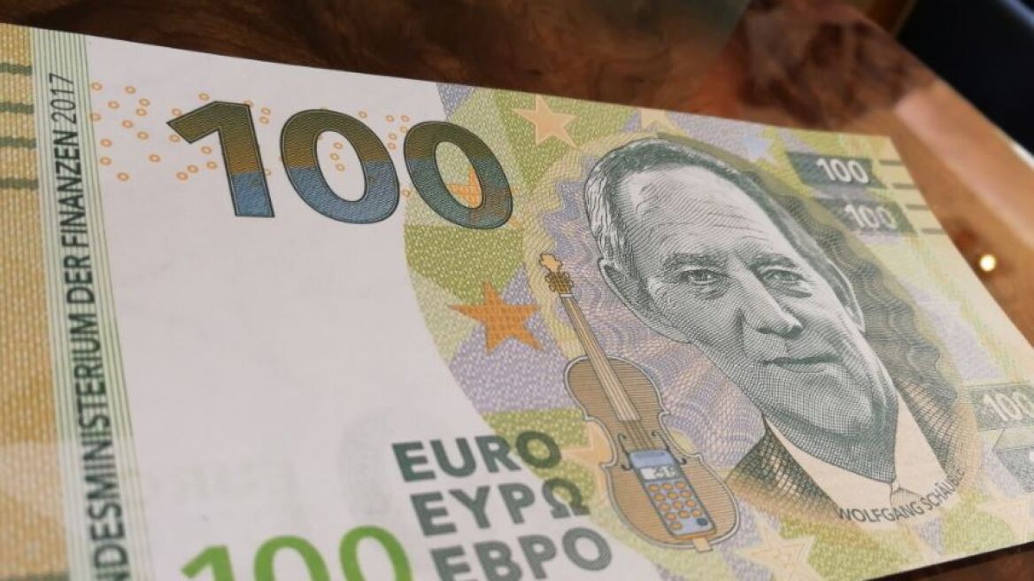 Eurogroup: Tέλος εποχής για Σόιμπλε με αναμνηστικό 100ευρω