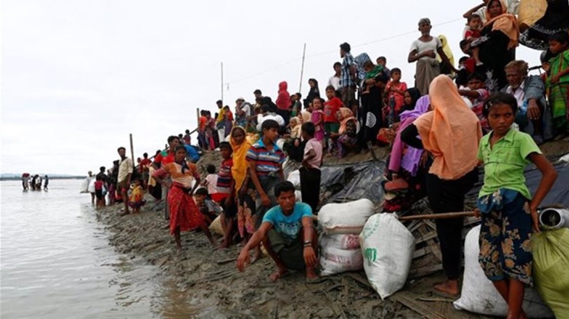 Πάνω από 11.000 Ροχίνγκια πέρασαν τη Δευτέρα στο Μπανγκλαντές