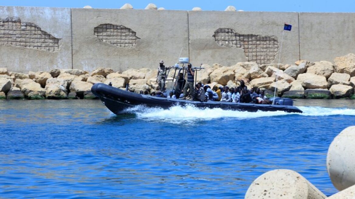 Το Πολεμικό Ναυτικό της Τυνησίας έσωσε 100 μετανάστες από ναυάγιο
