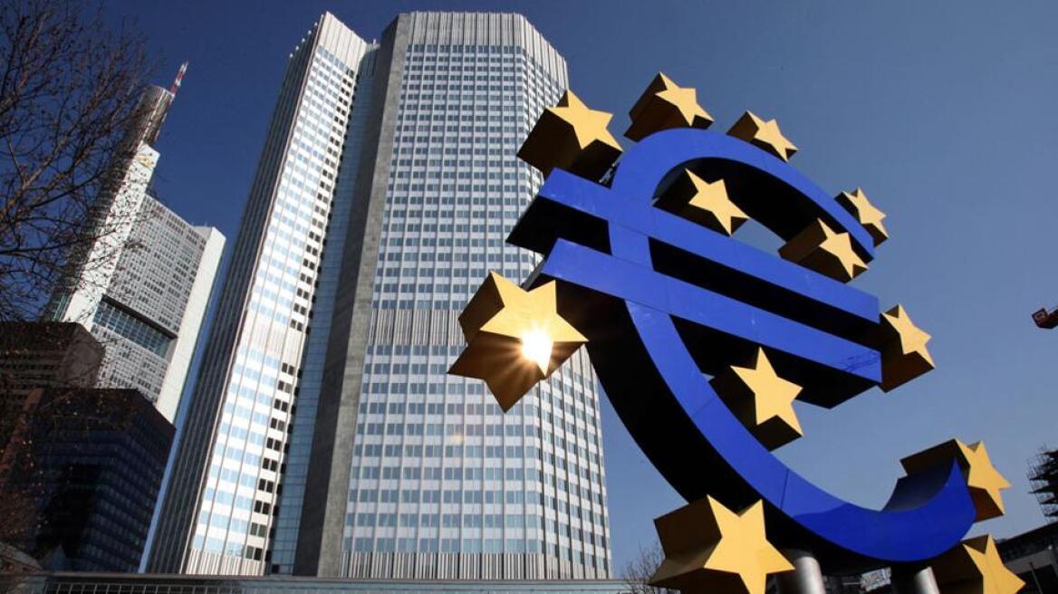 Reuters: H EΚΤ θα μπορούσε να στηρίξει την Ελλάδα αγοράζοντας καλυμμένα ομόλογα της Εθνικής Τράπεζας