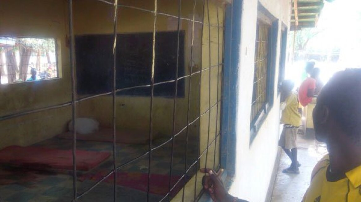 Κένυα: Λιθοβόλησαν μέχρι θανάτου και έκαψαν 20χρονο ύποπτο για μακελειό σε σχολείο