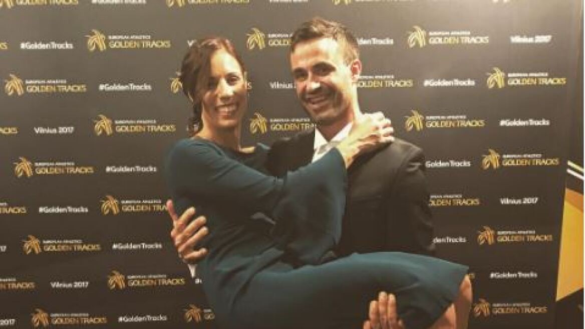Με μια αγκαλιά από τον σύζυγό της γιόρτασε η Στεφανίδη το βραβείο της καλύτερης αθλήτριας της Ευρώπης