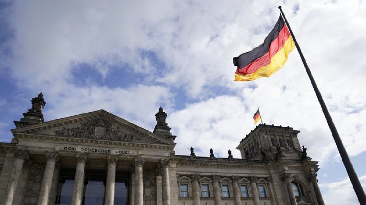 Γερμανία: 50 εκατομμύρια ευρώ το χρόνο θα κοστίσει η νέα «Bundestag XXL»