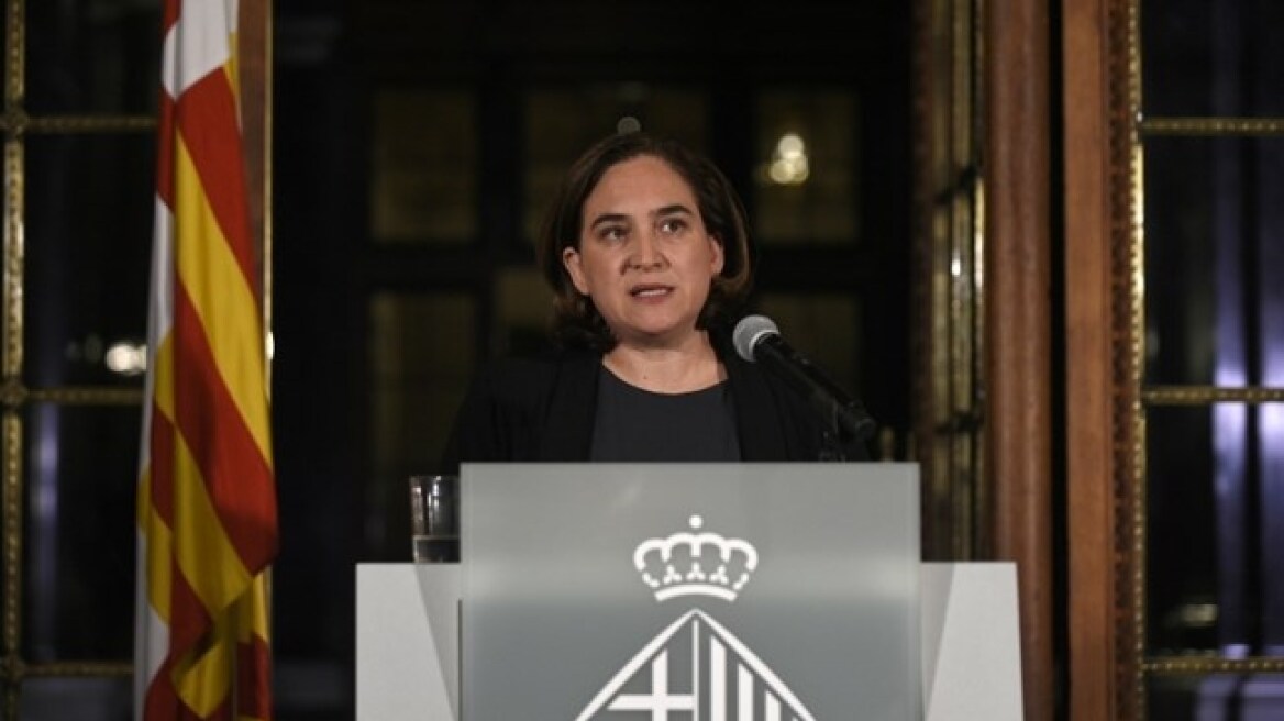 Η δήμαρχος Βαρκελώνης καλεί την καταλανική κυβέρνηση να μην κηρύξει μονομερώς την ανεξαρτησία