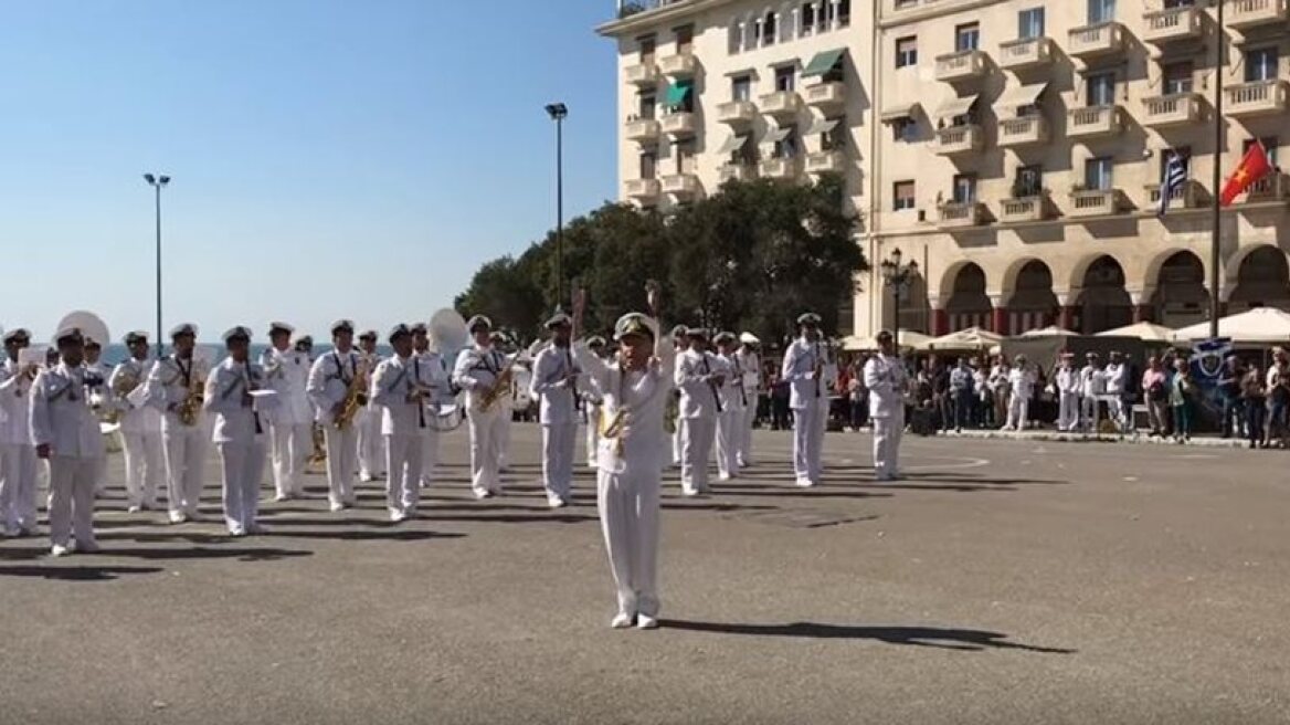 Hellenic Navy band rocks “Despocito” in Thessaloniki (video)