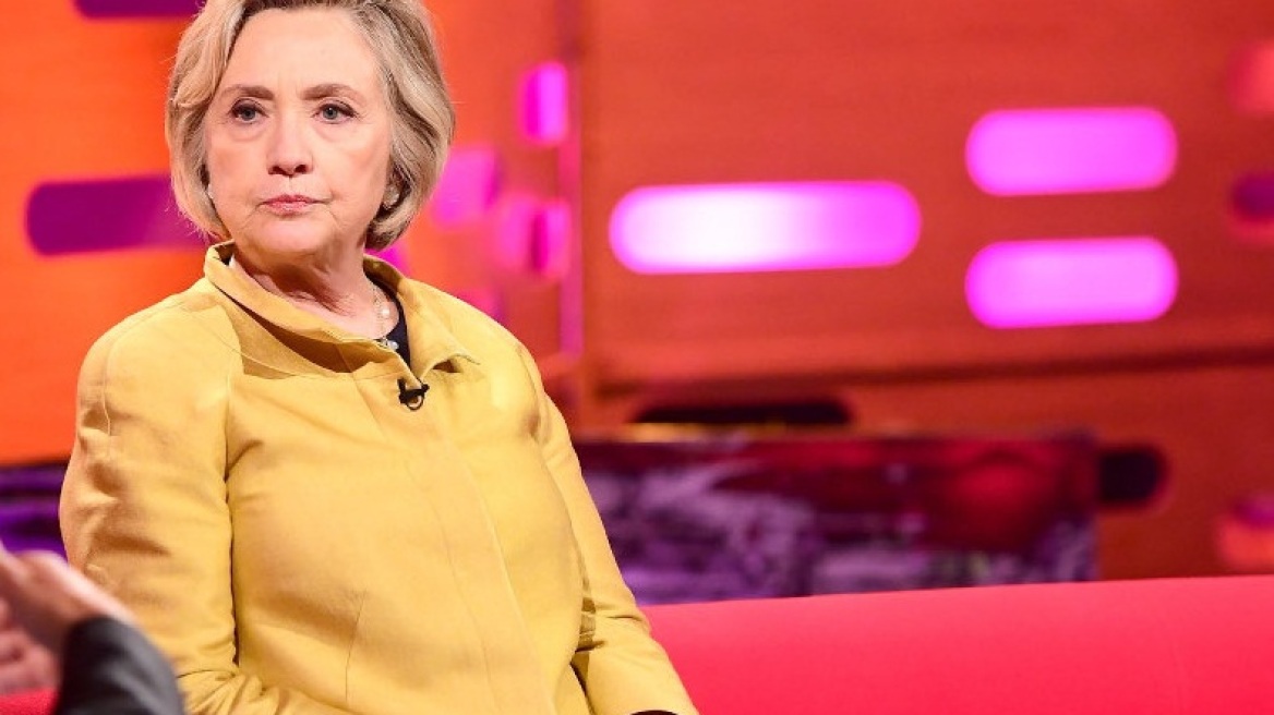 Έσπασε το δάχτυλό της η Χίλαρι Κλίντον - Με ειδική  μπότα σε εκπομπή του BBC