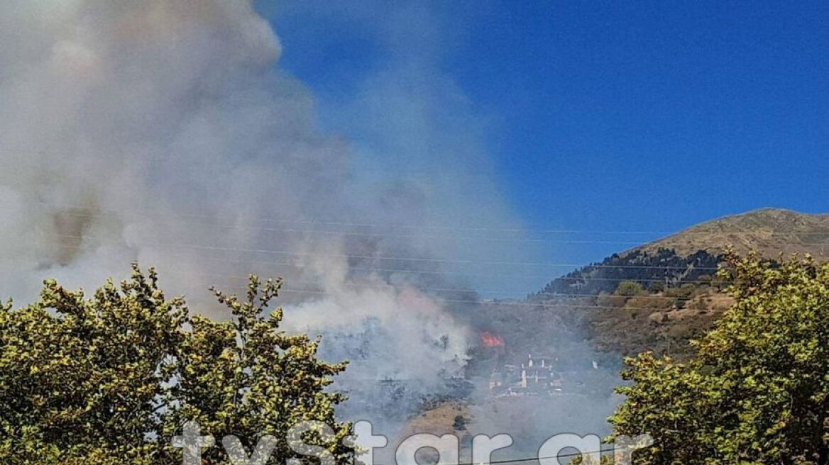 Σε ύφεση η φωτιά στο Καρπενήσι - Ολονύχτια μάχη με τις φλόγες