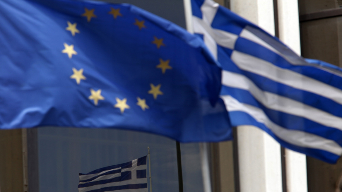 Το 48% των Ελλήνων πιστεύει ότι η Ελλάδα έχει ωφεληθεί από την ένταξη στην ΕΕ