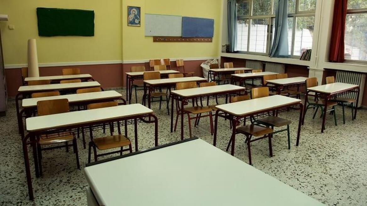 Έριξαν ξανά ναφθαλίνη σε σχολείο του Αγρινίου - Περιπολίες της αστυνομίας για βρεθούν οι δράστες 