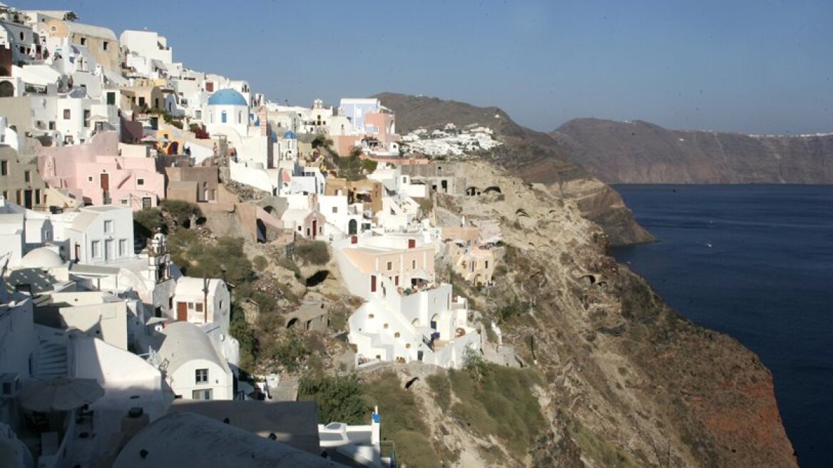 Woman survives breast cancer only to die from wine poisoning in Santorini!