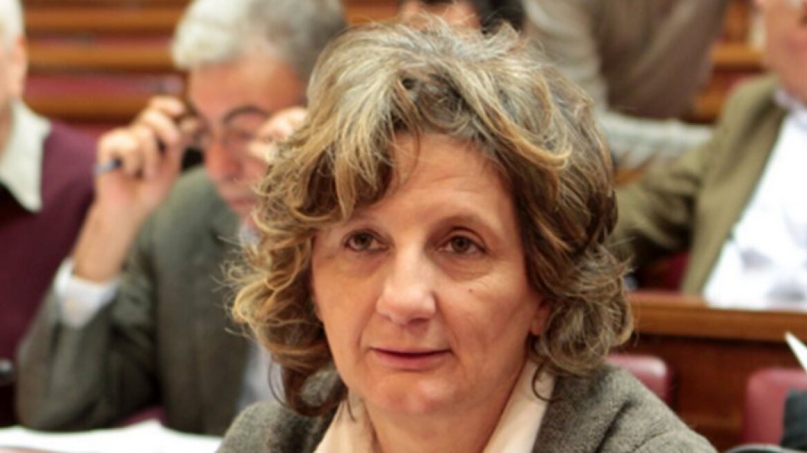 Η βουλευτής Μαρία Θελερίτη (ΣΥΡΙΖΑ) «τακτοποιεί» χρέη ενός εκατ. ευρώ του αγροτικού συνεταιρισμού του χωριού της