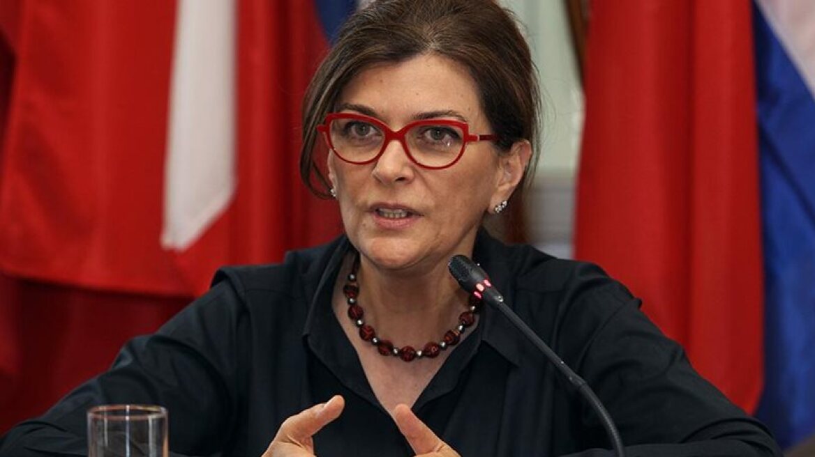 Ράνια Αντωνοπούλου: Η αποκλιμάκωση της ανεργίας αναμένεται να συνεχιστεί και το 2018 