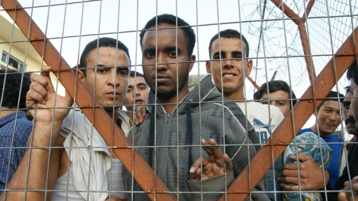 «Αγκάθι» το προσφυγικό για τη νέα κυβέρνηση Μέρκελ
