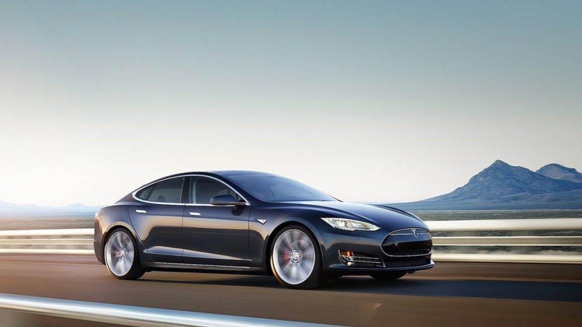 Video: Tesla πιάνει φωτιά...