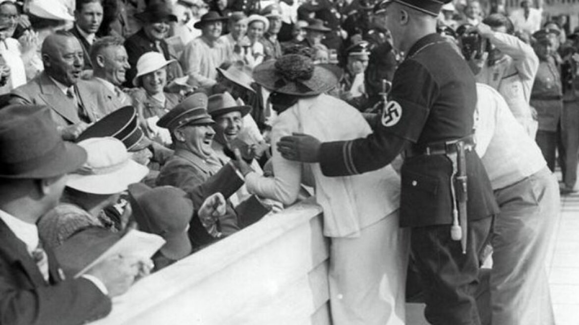 The moment a woman kissed Hitler at 1936 Berlin Olympics! (video)
