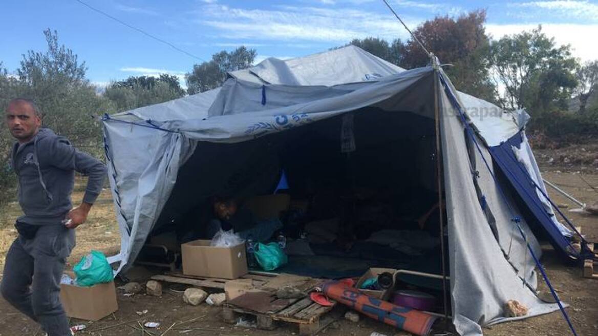 Χίος: Εικόνες ντροπής με εξαθλιωμένους πρόσφυγες μετά τη βροχή