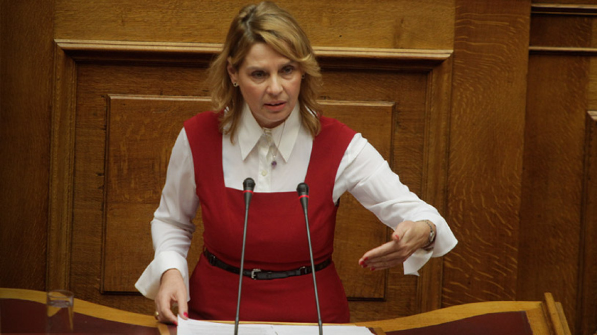 Κατερίνα Παπακώστα: Από το «ναρκοπέδιο» της Β' Αθηνών στην... αγκαλιά των ΣΥΡΙΖΑΝΕΛ;